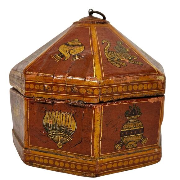 Asian Octagonal Large Papier-mâché  Lacquered Trinket Box with Latch-Unique! - Picture 3 of 10